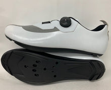Load image into Gallery viewer, Here it is, the Y² WH!TE: PU-coated, dirt-repellent, seamless upper with ATOP ratchet buckle and auto-reflective Ys on front and rear. The new kid on the block ,all road enthusiasts have been waiting for!
